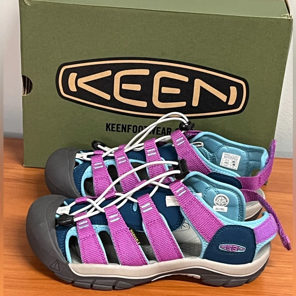NIB Keen Big Kids' Newport Boundless Pink and Blue Closed Toe Sandals Sz 4